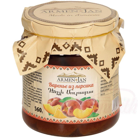 Morceaux de pêche dans du sirop de sucre