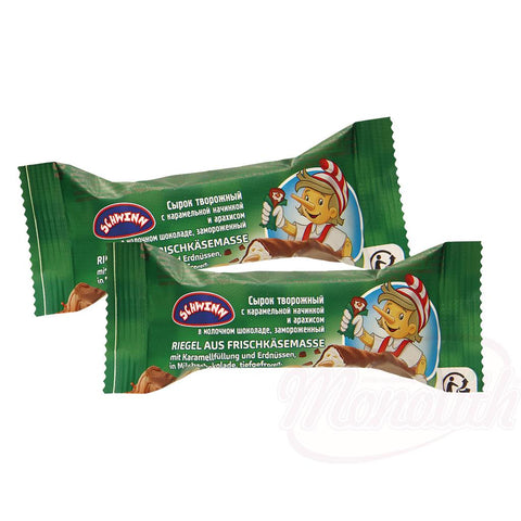 Reep gemaakt van roomkaasbereiding gevuld met karamel en pinda's, in melkchocolade, bevroren