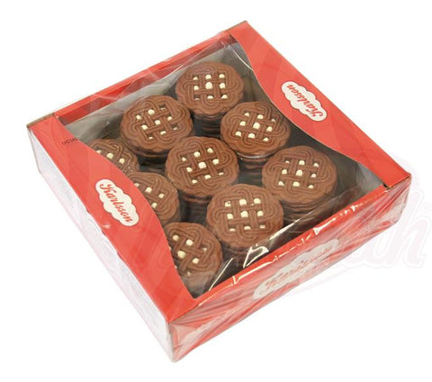 Biscuits doubles en pâte brisée fourrés à la crème