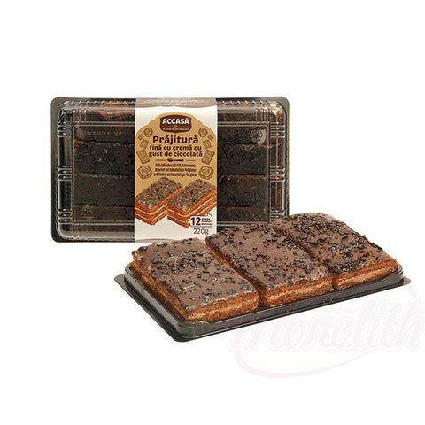 Tartelettes génoise avec 40% de crème au cacao, avec glaçage au cacao et flocons de glaçage au cacao