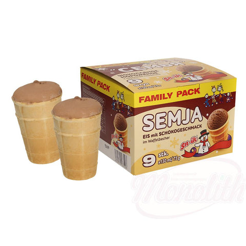Glace au goût de chocolat dans un gobelet gaufré Semja